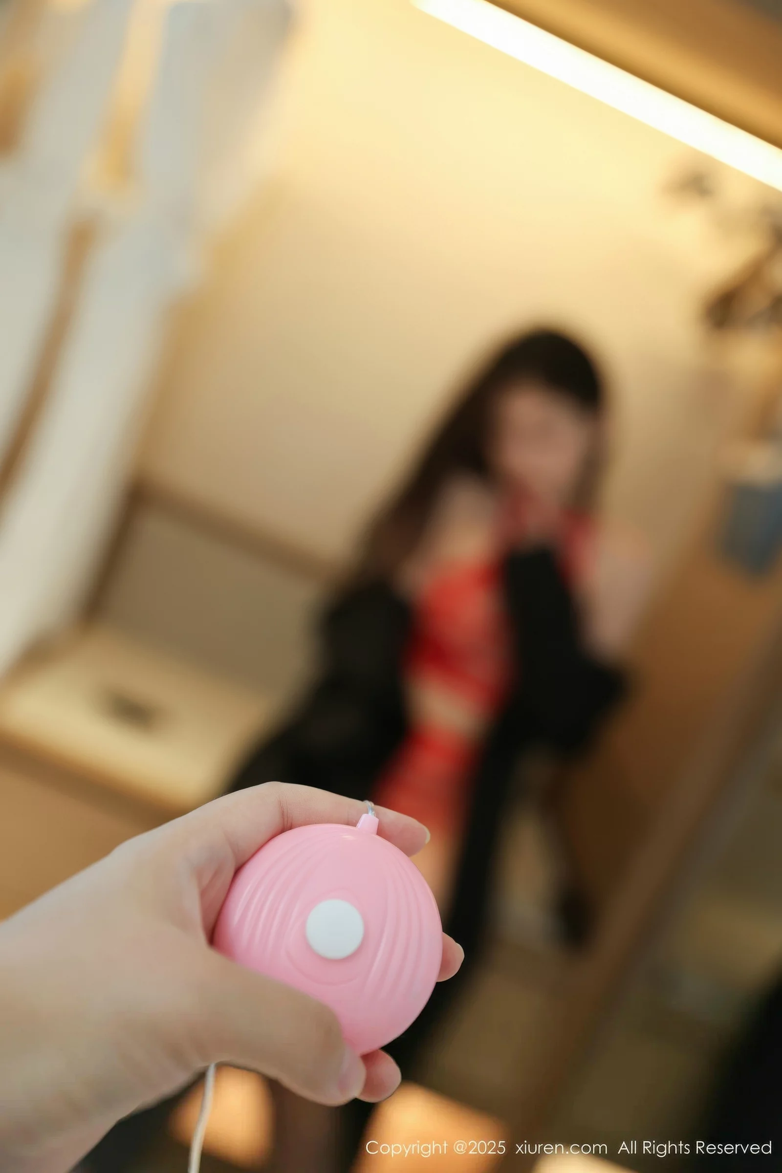 秀人集.com_[XiuRen秀人网]No.10652_模特刘婷婷性感黑色风衣露红色情趣内衣秀惹火身材撩人诱惑写真58P