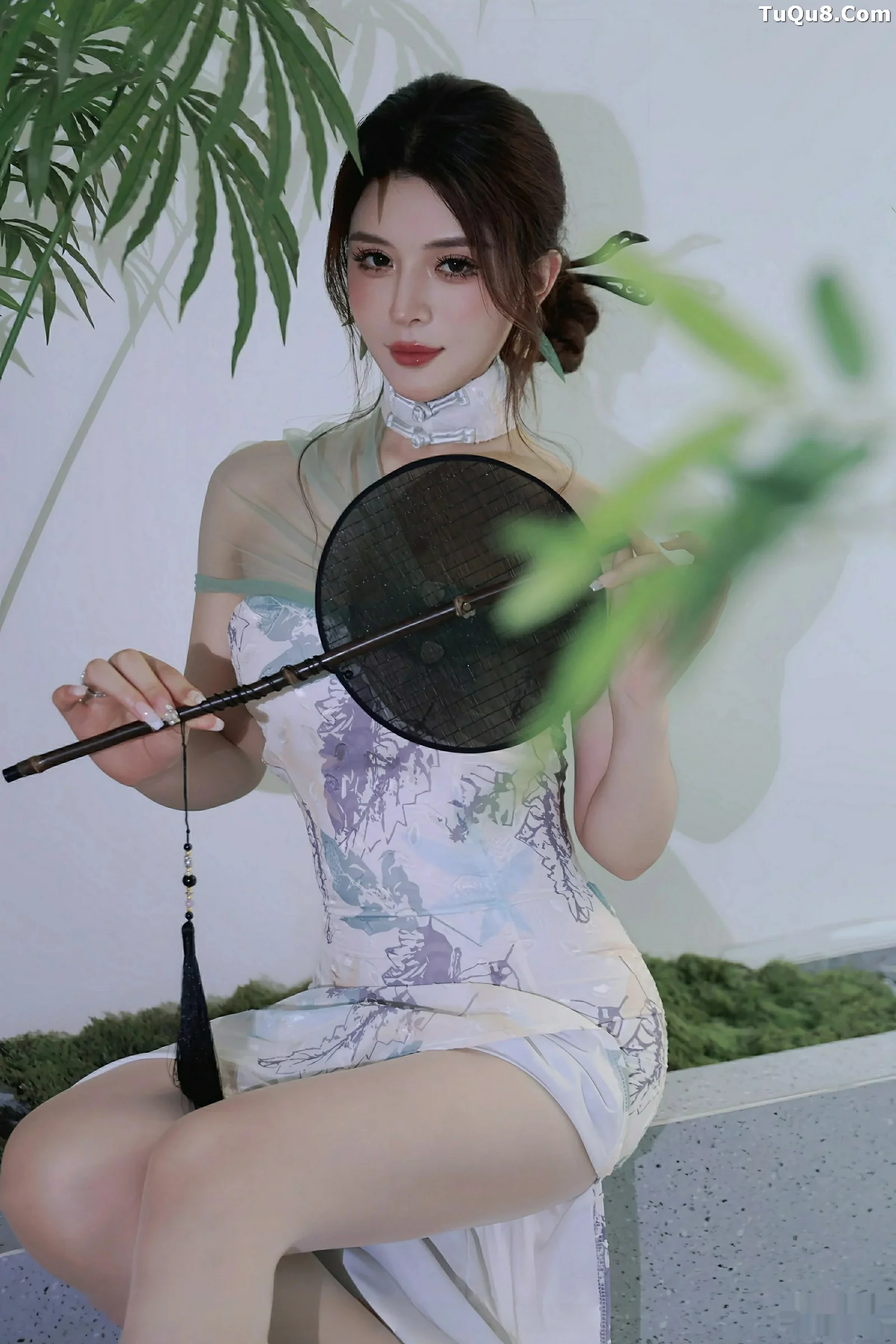 秀人集.com_[XiuRen秀人网]No.10694_模特阿依莎性感浅色古风服饰配超薄肉色秀高挑曼妙身材诱惑写真82P