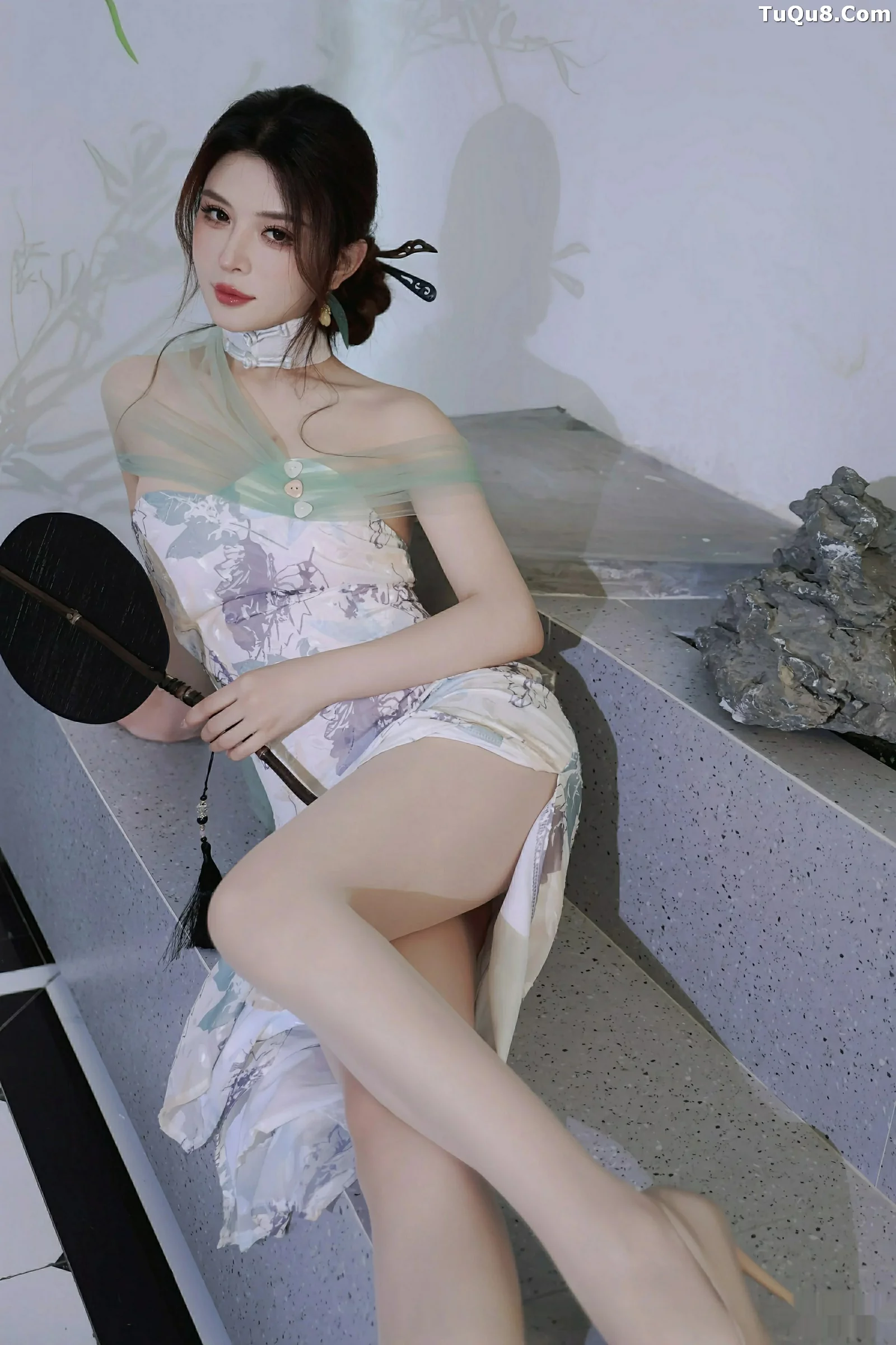 秀人集.com_[XiuRen秀人网]No.10694_模特阿依莎性感浅色古风服饰配超薄肉色秀高挑曼妙身材诱惑写真82P