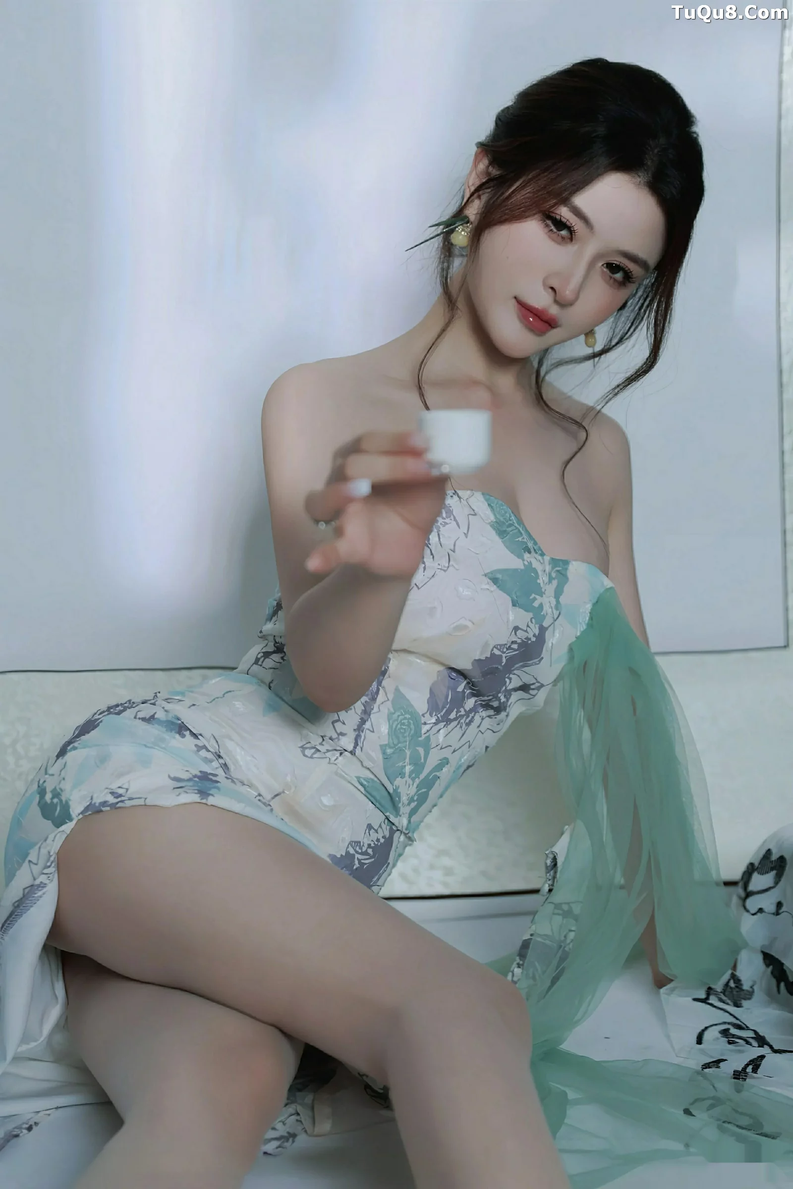 秀人集.com_[XiuRen秀人网]No.10694_模特阿依莎性感浅色古风服饰配超薄肉色秀高挑曼妙身材诱惑写真82P