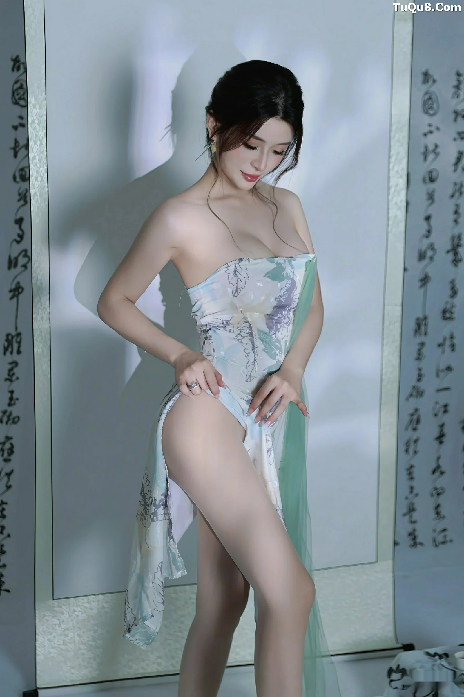 秀人集.com_[XiuRen秀人网]No.10694_模特阿依莎性感浅色古风服饰配超薄肉色秀高挑曼妙身材诱惑写真82P