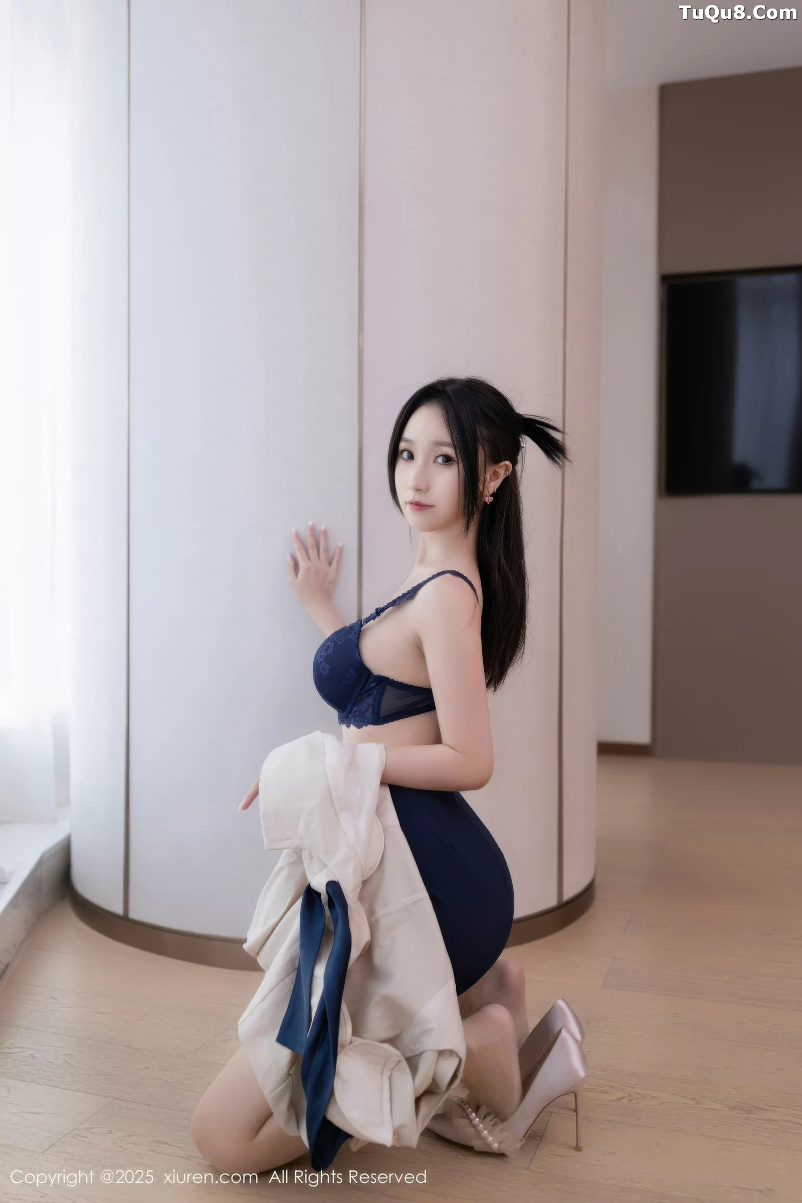 秀人集.com_[XiuRen秀人网]No.10697_模特杏子Yada性感OL服饰配超薄肉丝秀曼妙身姿撩人诱惑写真83P