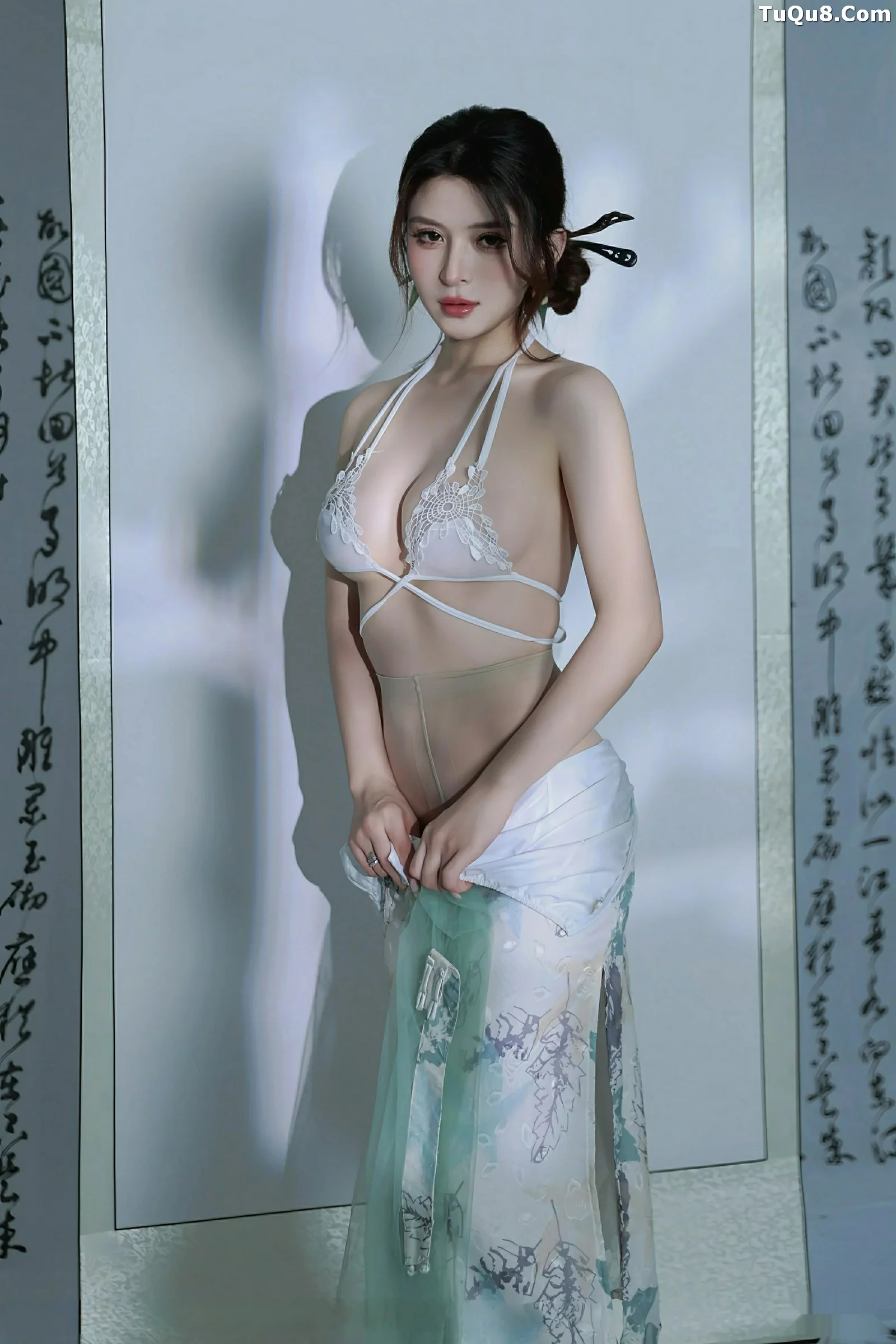 秀人集.com_[XiuRen秀人网]No.10694_模特阿依莎性感浅色古风服饰配超薄肉色秀高挑曼妙身材诱惑写真82P