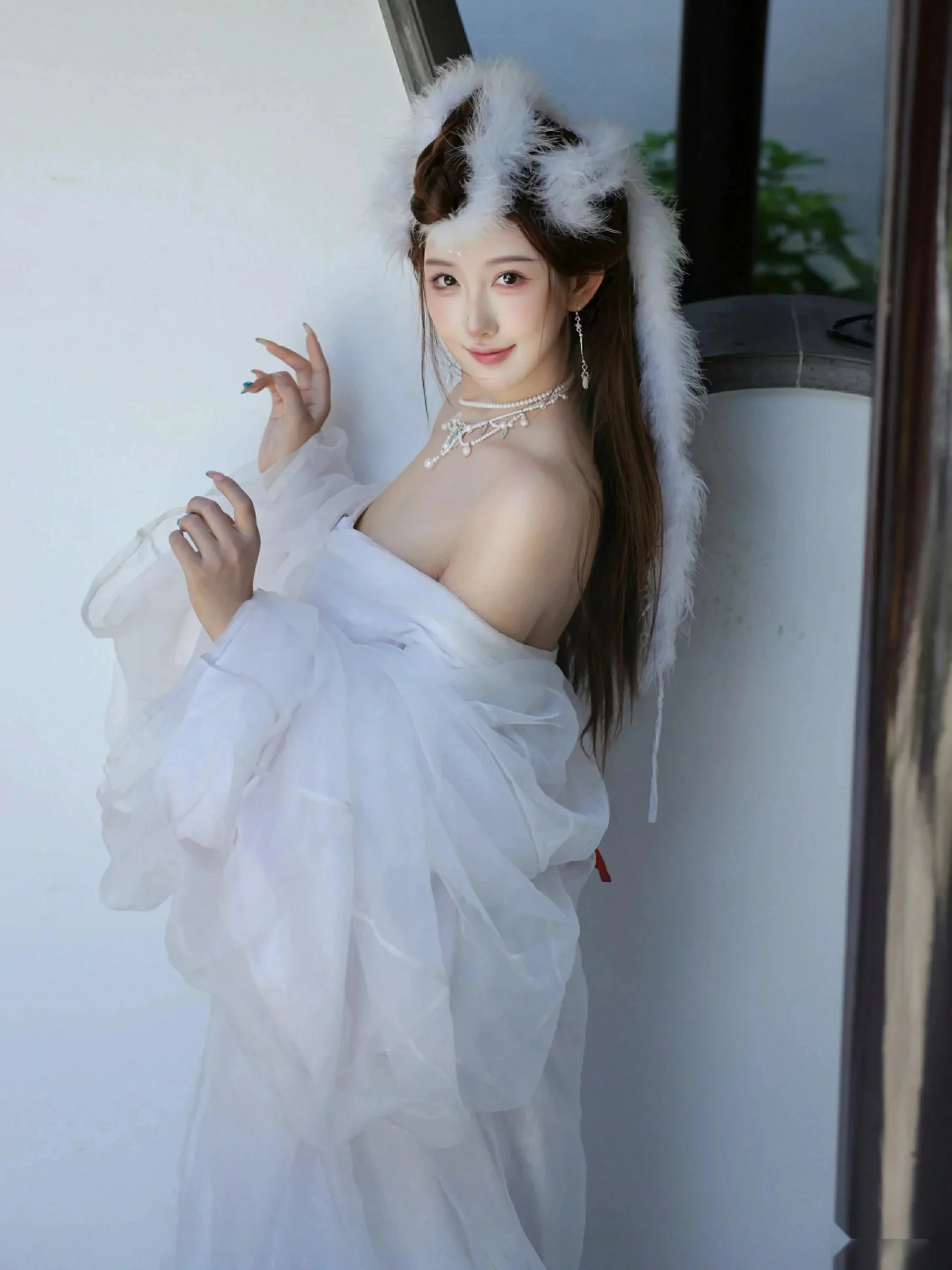 秀人集.com_[XiuRen秀人网]No.10843_模特金允希Yuki性感白色锦毛鼠装扮低胸秀丰腴身材完美诱惑写真78P