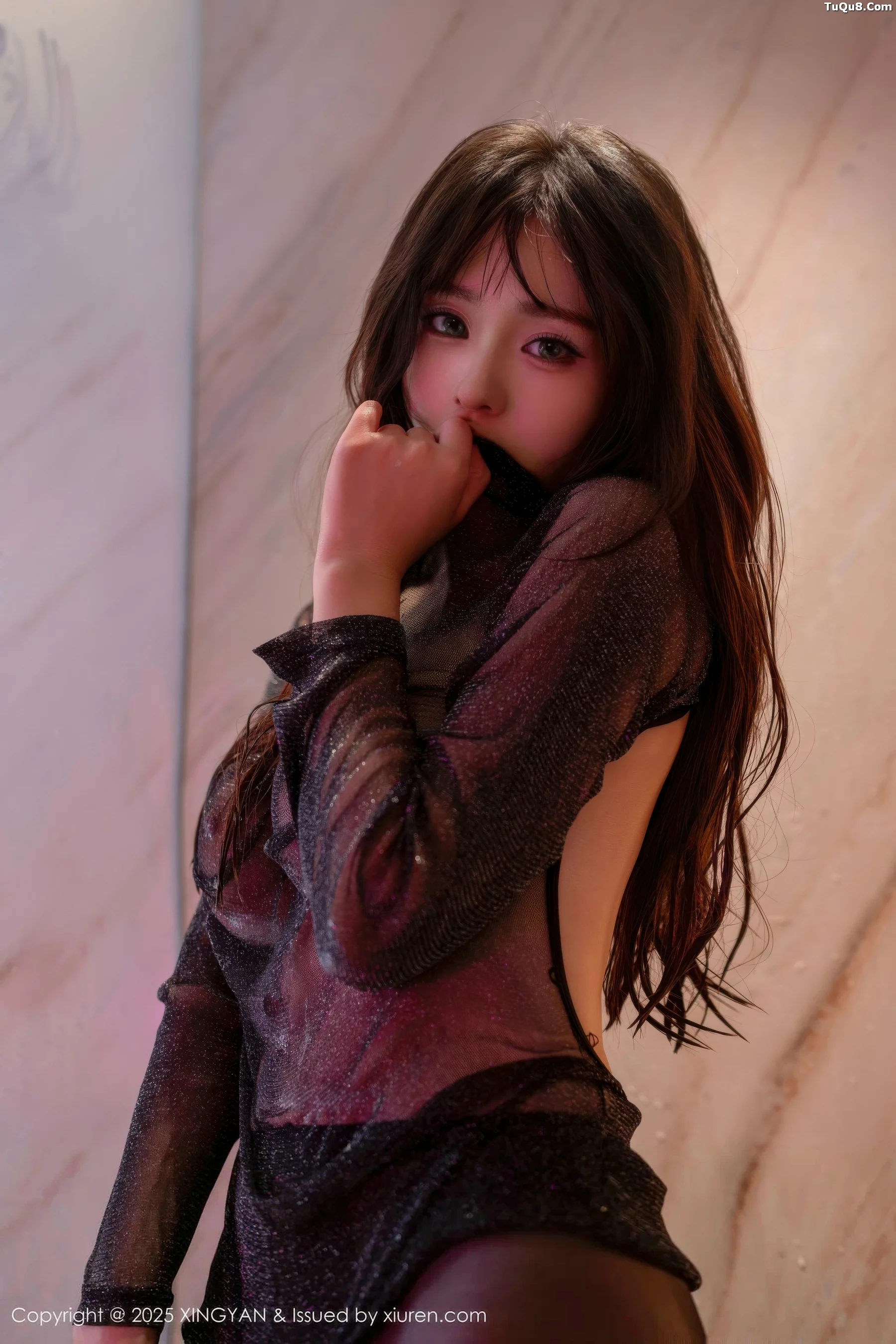 秀人集.com_[XINGYAN星颜社]VOL.424_模特沈南汐RuRu粉色连衣短裙+黑色薄纱服饰秀美腿诱惑写真71P