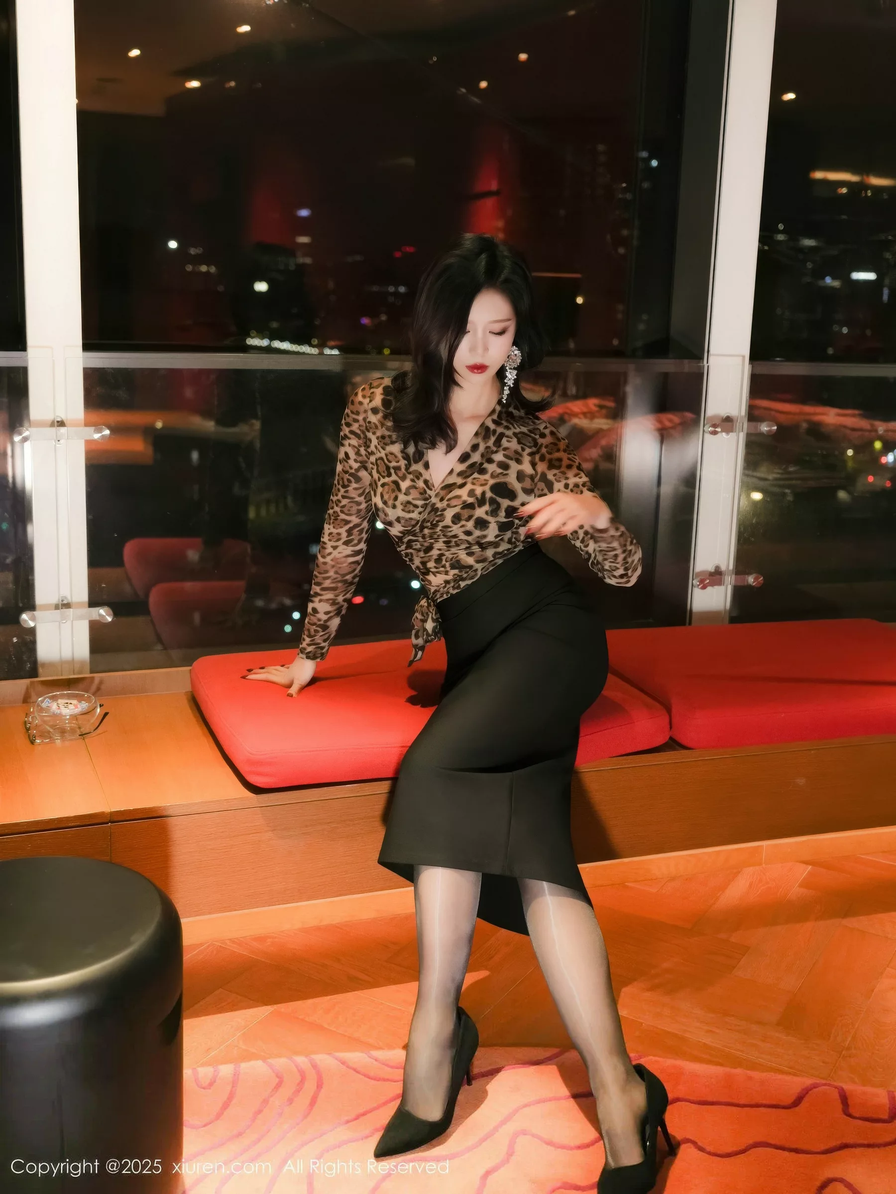秀人集.com_[XiuRen秀人网]No.10901_模特玫瑰我爱你性感豹纹服饰配黑短裙露黑色丝袜秀美腿诱惑写真63P