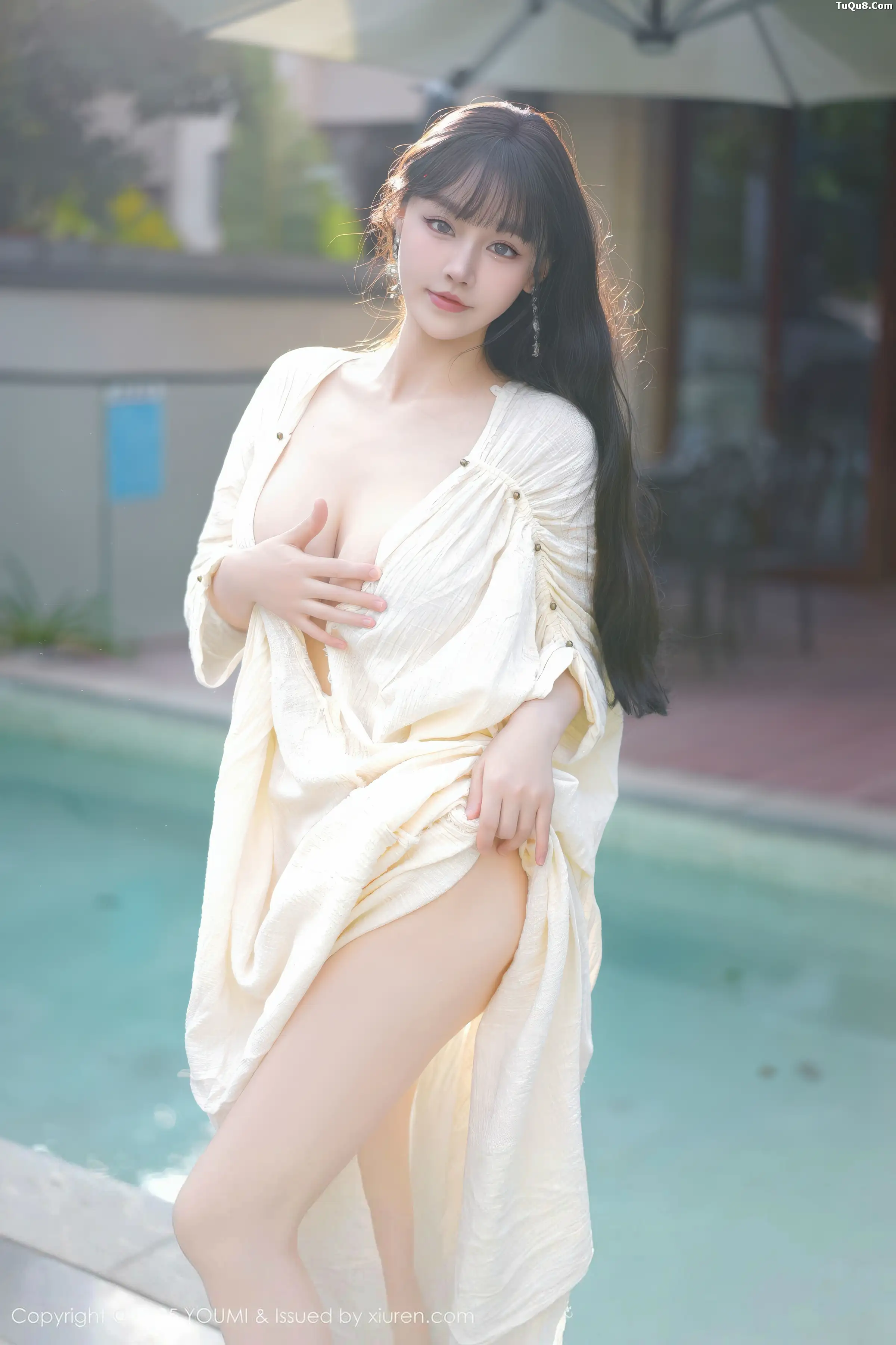 秀人集.com_[YouMi尤蜜荟]Vol.1185_女神朱可儿Flora户外泳池性感浅色浴袍秀雪峰美臀撩人诱惑写真85P