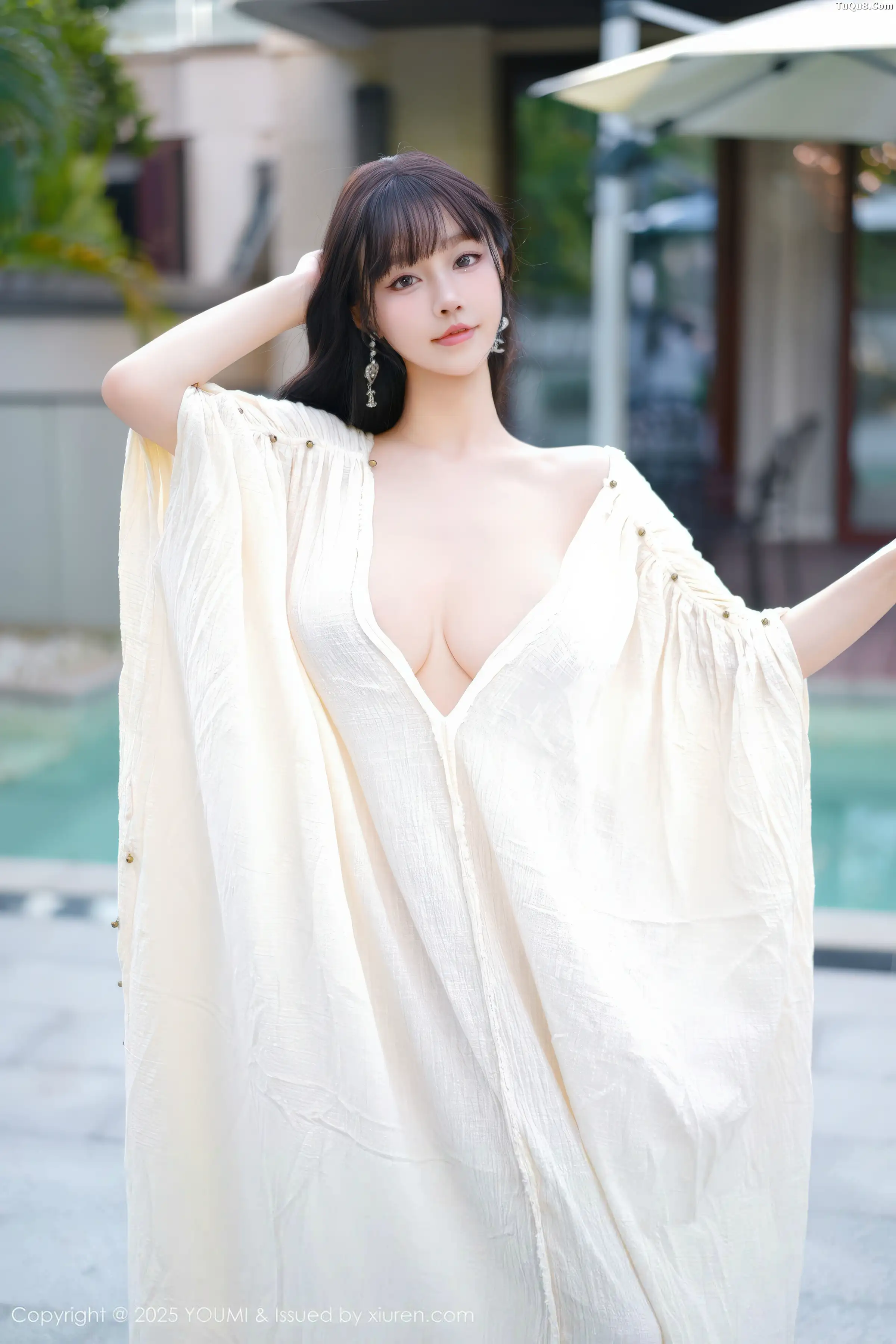 秀人集.com_[YouMi尤蜜荟]Vol.1185_女神朱可儿Flora户外泳池性感浅色浴袍秀雪峰美臀撩人诱惑写真85P