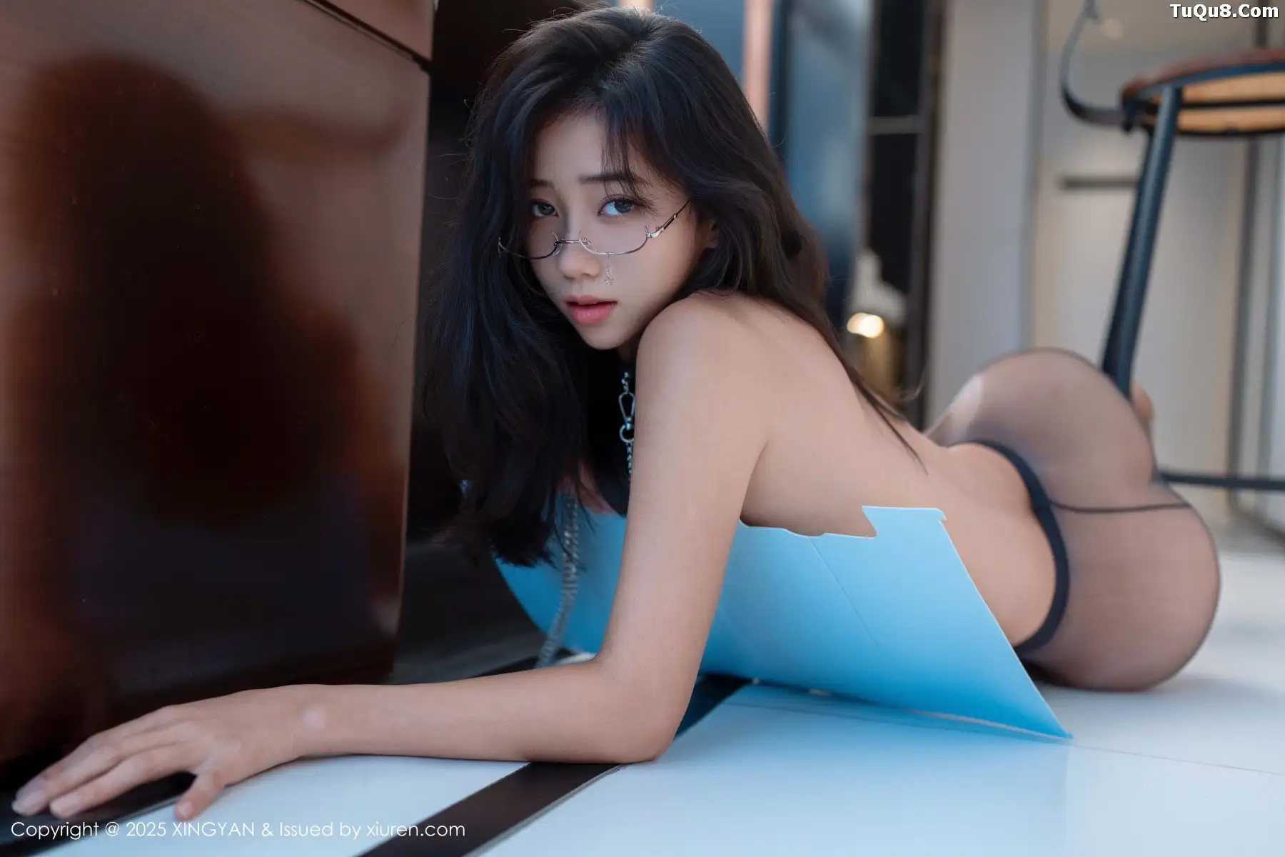 秀人集.com_[XINGYAN星颜社]VOL.439_模特时安安性感白衬衫配黑短裙露超薄黑丝秀柔美身材诱惑写真80P