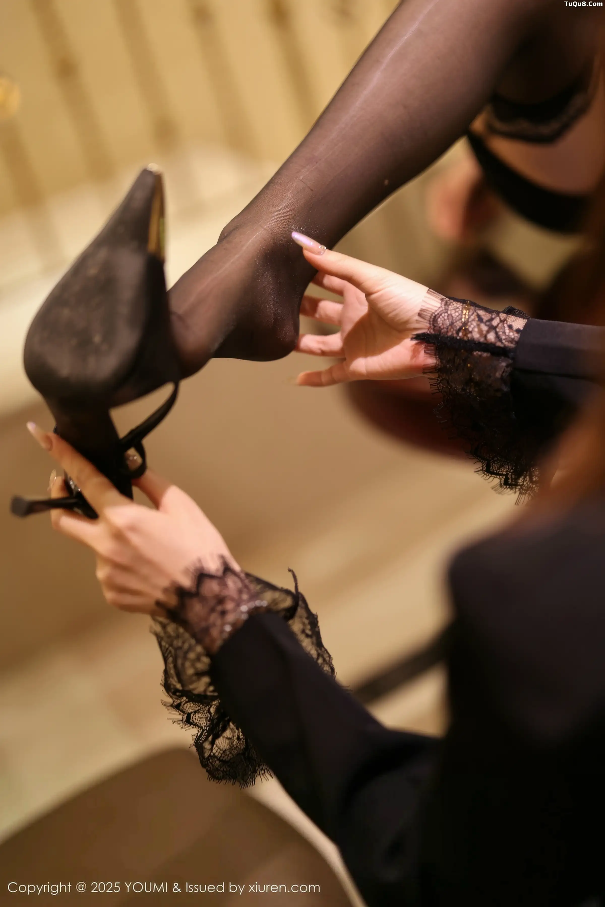 秀人集.com_[YouMi尤蜜荟]Vol.1186_模特Twins-桃桃性感黑色西服配黑丝吊袜秀曼妙身姿迷人诱惑写真100P