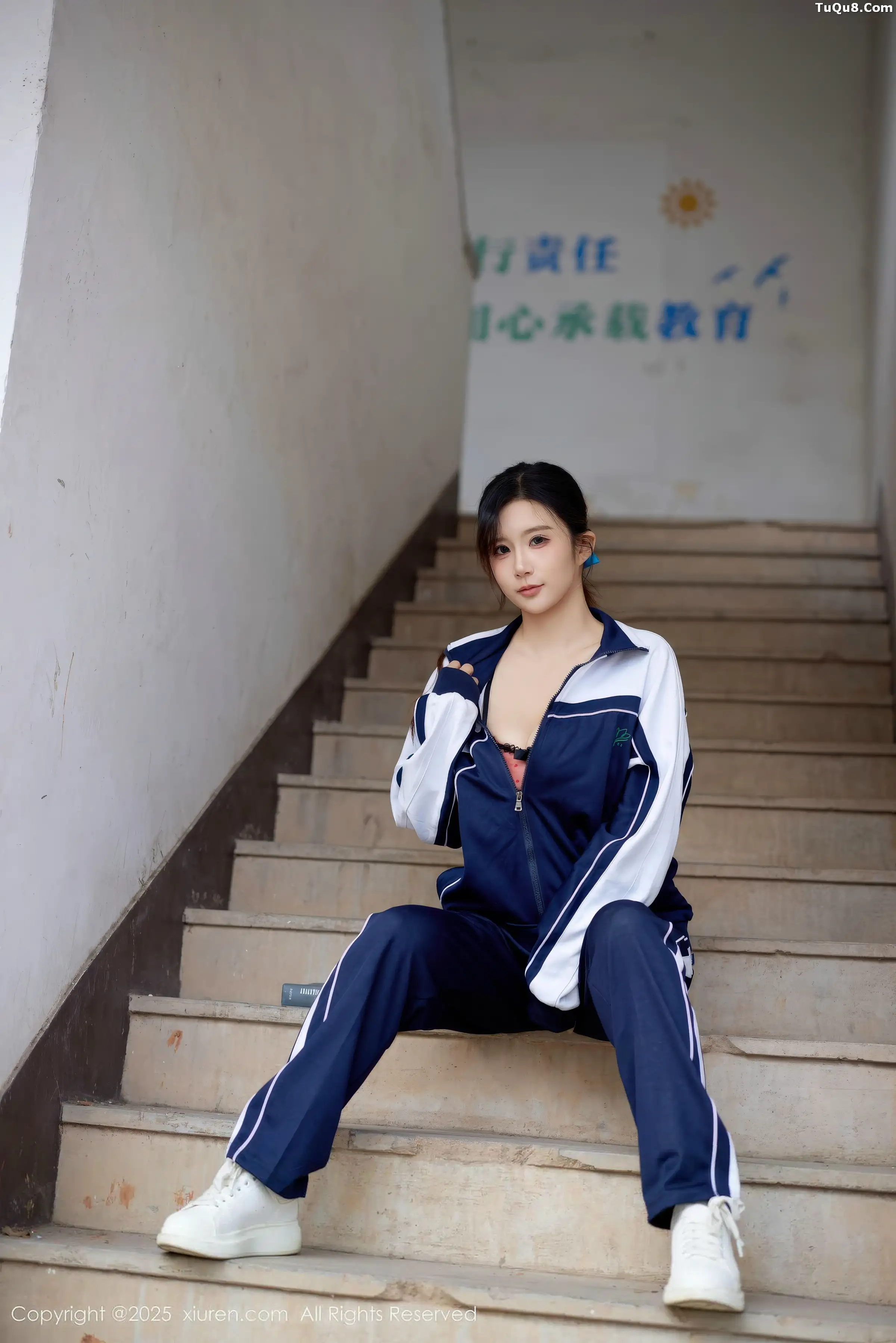 秀人集.com_[XiuRen秀人网]No.11103_模特小肉肉咪性感学生装露红色内衣配黑丝网袜秀凹凸身材写真72P