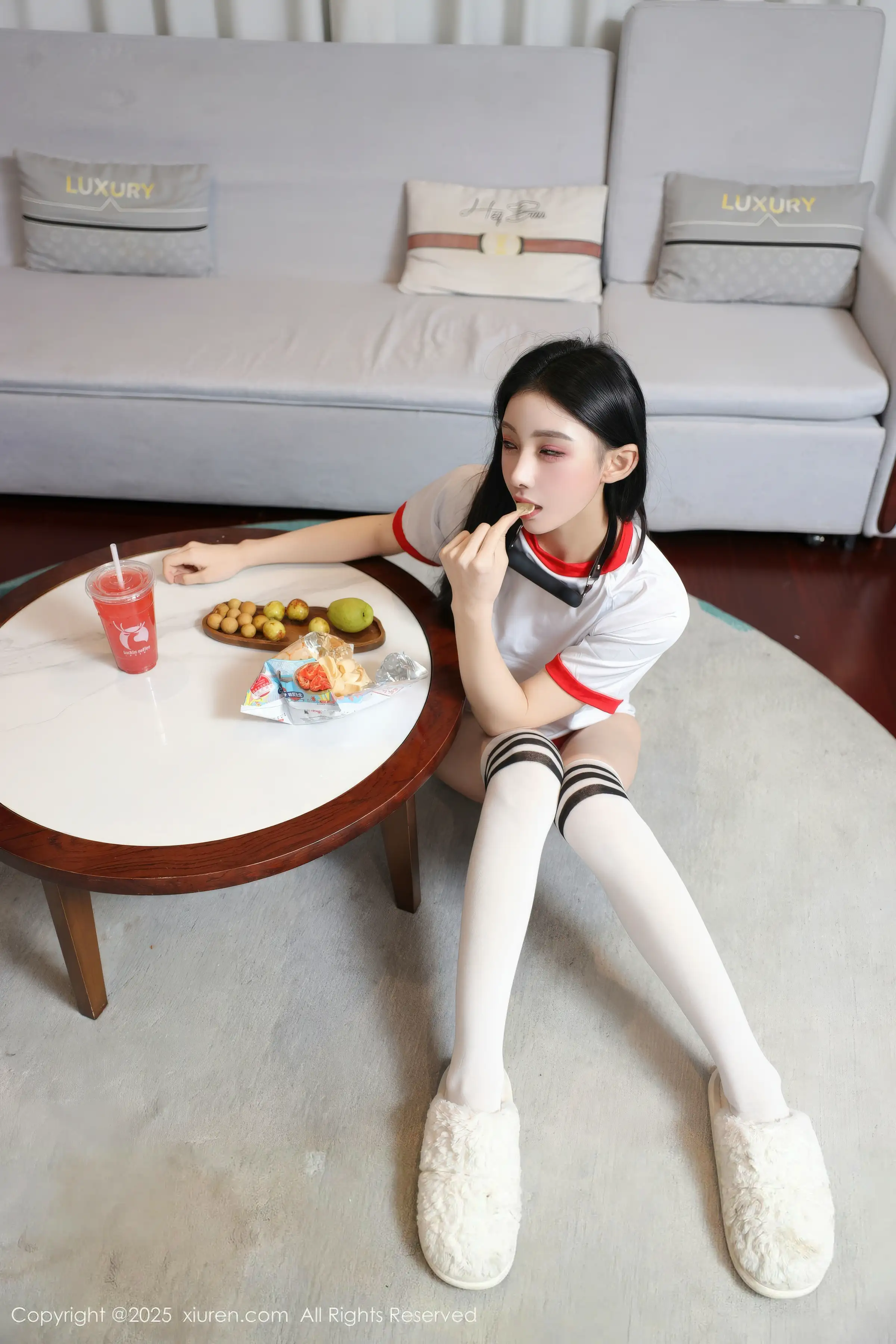 秀人集.com_[XiuRen秀人网]No.11110_新人模特许微微呀性感白色T恤配白色丝袜秀丰腴身材诱惑写真86P