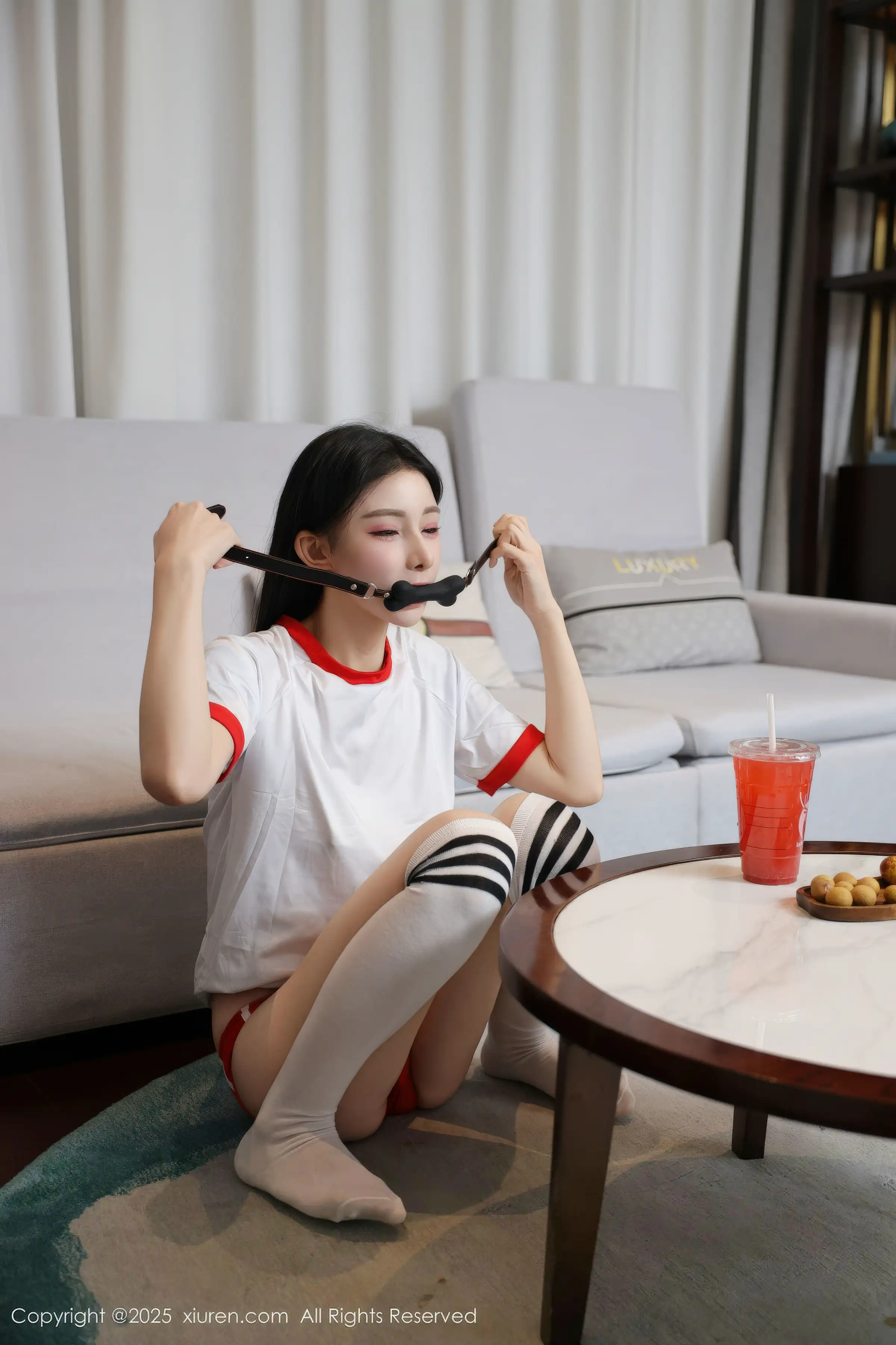 秀人集.com_[XiuRen秀人网]No.11110_新人模特许微微呀性感白色T恤配白色丝袜秀丰腴身材诱惑写真86P