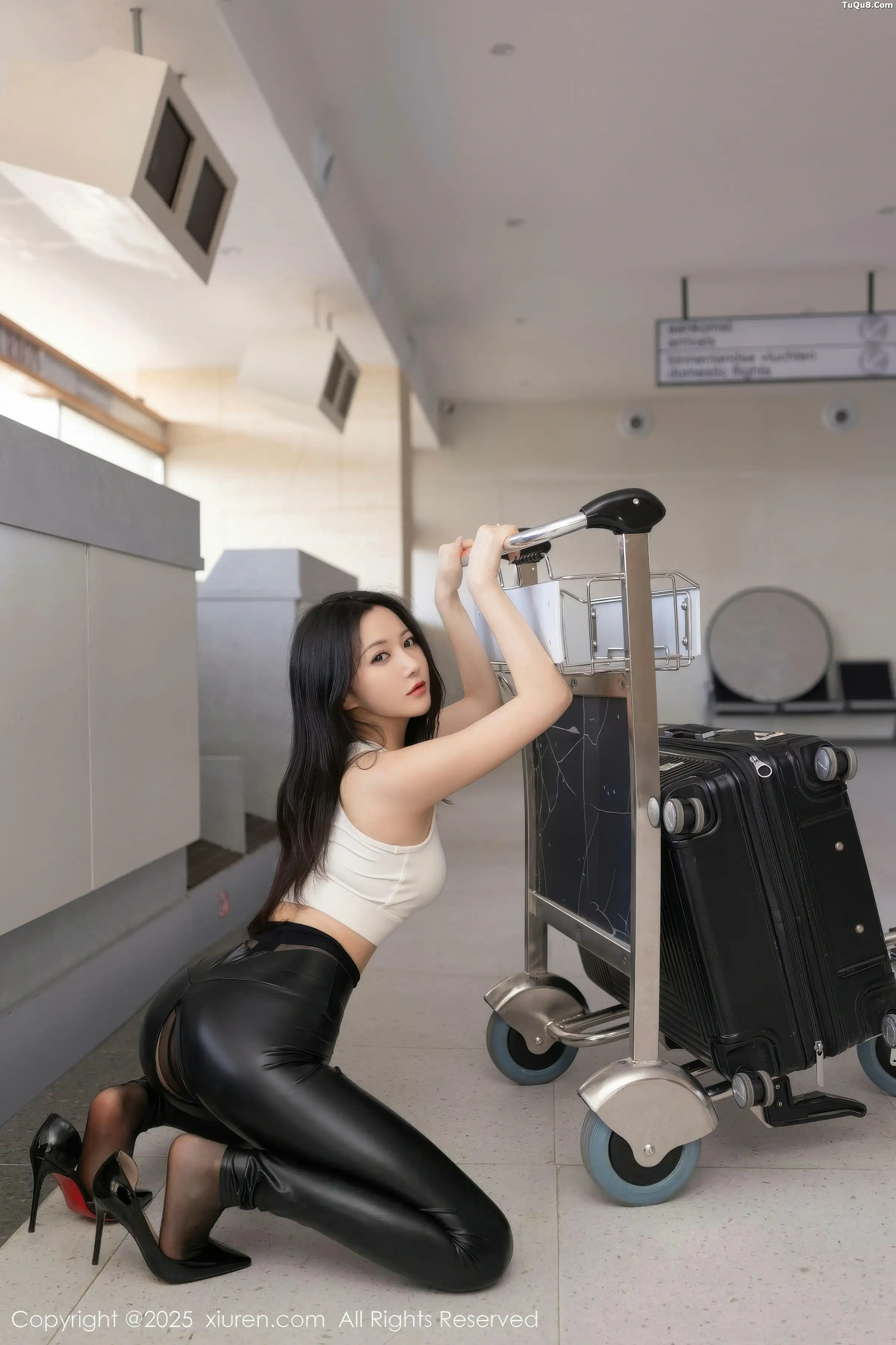 秀人集.com_[XiuRen秀人网]No.11021_模特鱼子酱Fish性感白色上衣配黑皮长裤秀曼妙身姿撩人诱惑写真75P